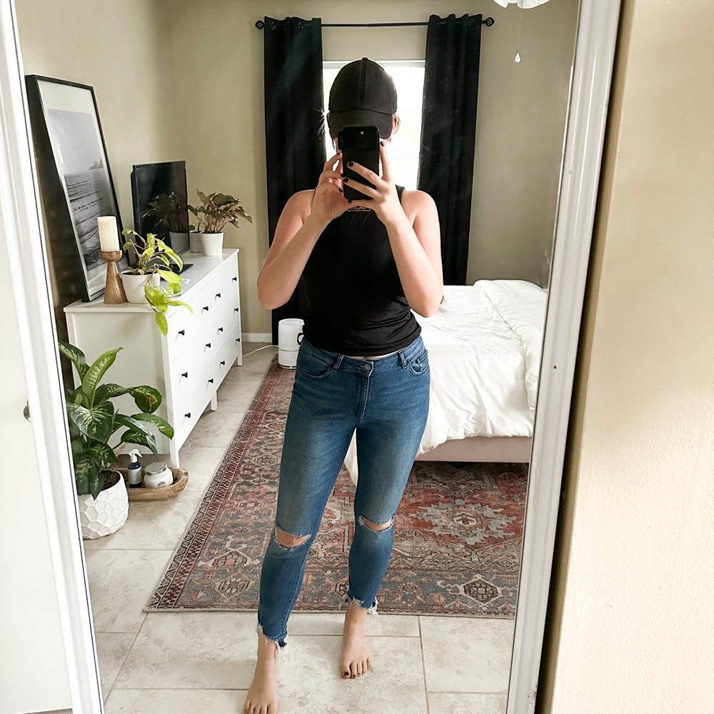 Blue ripped skinny jeans